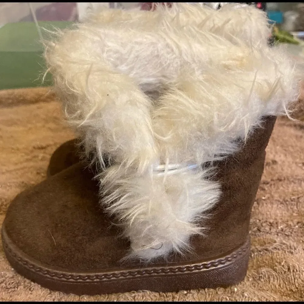 CHINA BUTTON CITY “uggish like” BOOTIES- SZ 23 - approx 6”. Fantastic condition